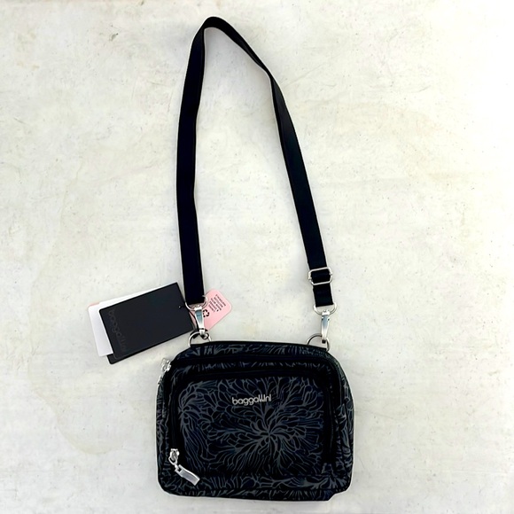 Baggallini Handbags - baggallini triple zip with front wallet